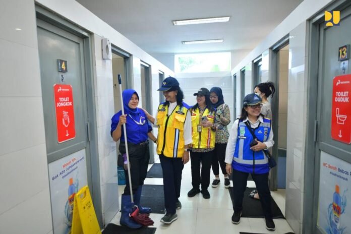 Rest Area KM 57, Tol Jakarta-Cikampek, Mudik Lebaran 2025, Wakil Menteri PU, Diana Kusumastuti, fasilitas rest area, arus mudik dan balik lebaran 2025, infrastruktur jalan tol,