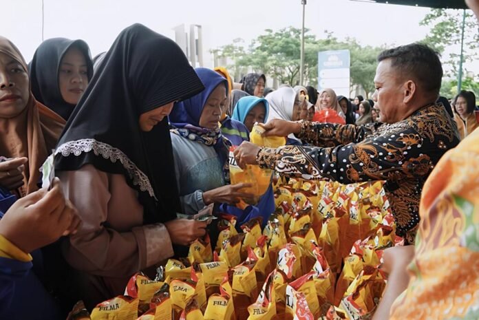 program csr sinar mas land, kegiatan sosial, sinar mas land, bogor, bazar minyak goreng murah, rancamaya golf estate