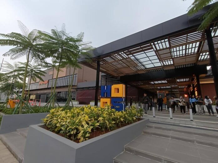 Hampton Square, Manhattan District Gading Serpong, semi outdoor mall, Hampton Square Gading Serpong, lifestyle mall terbuka, tempat hangout Tangerang, Paramount Land, open lifestyle mall, pusat gaya hidup dan hiburan, pusat destinasi kuliner,