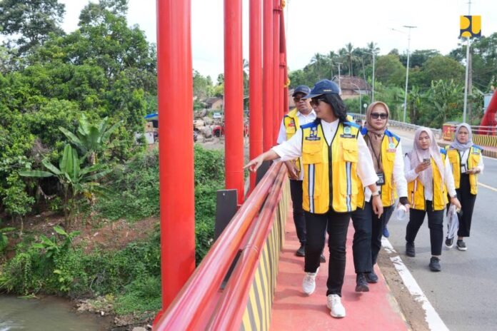 Wamen PU Diana, Jembatan Way Sabuk, Lampung.