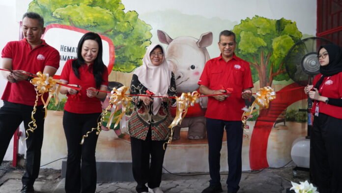 csr semen merah putih, kpn corp renovasi slb mini bakti