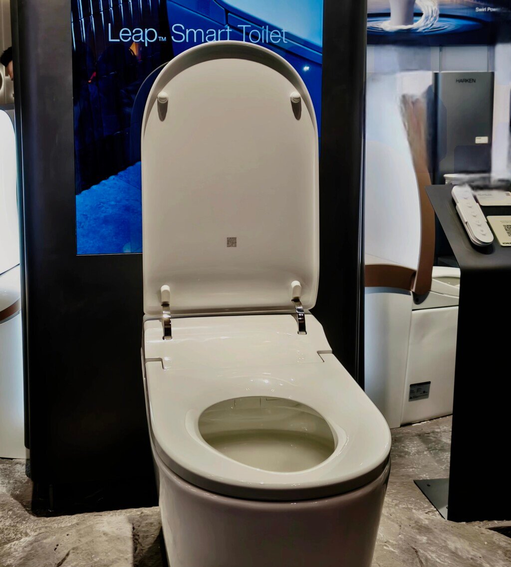 intelligence toilet, smart closet, smart toilet, kohler indonesia, indobuildtech expo 2025, inspirasi desain kamar mandi,