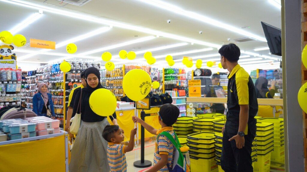 gerai mr diy metland cibitung , fasilitas metland cibtung