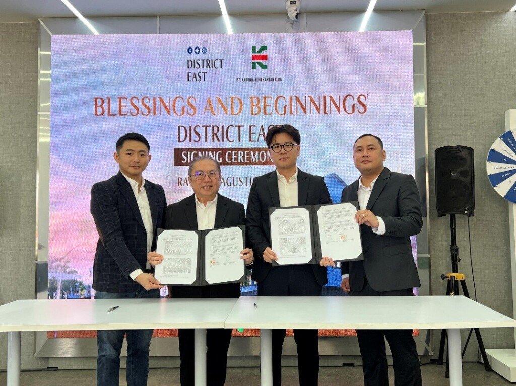 perwakilan dari True Land dan PT Karunia Kemenangan Elok, berfoto bersama saat penandatanganan MoU yang menandai proyek District East siap dibangun.
