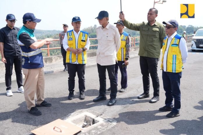 Bendungan Sutami, Menteri PU.