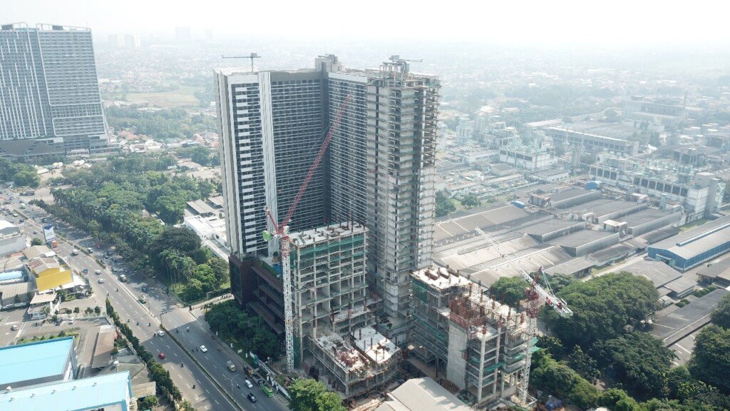 Progres konstruksi proyek Triniti Land, The Scott Collins Boulevard di Tangerang.