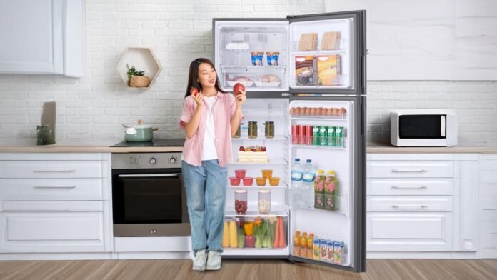 tampilan-dalam-kulkas-dua-pintu-j-tech-inverter-sharp-kapasitas-luas kulkas dua pintu J-TECH Inverter Sharp Indonesia