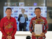Foto penandatanganan kerjasama proyek CINITY TOD Cikarang antara Chairman SPS Group Asmat Amin dan CEO CINITY Ming Liang dengan Urban Renaissance Agency Jepang