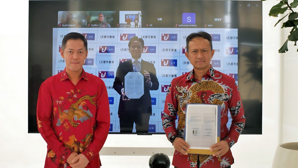 Foto penandatanganan kerjasama proyek CINITY TOD Cikarang antara Chairman SPS Group Asmat Amin dan CEO CINITY Ming Liang dengan Urban Renaissance Agency Jepang