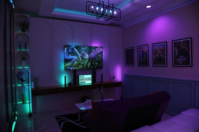 wiz-tv-sync-lights-beyond-cinema-room Ruang menonton dengan WiZ TV Sync Lights menghadirkan pengalaman cinema imersif di rumah