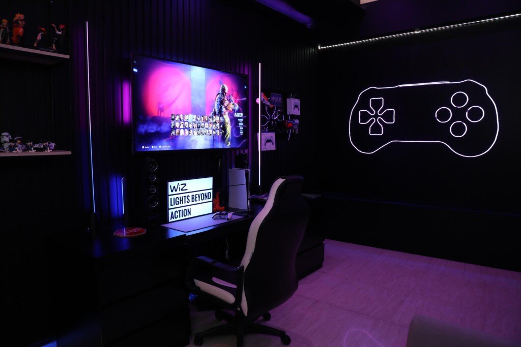 Ruang gaming imersif dengan WiZ TV Sync Lights menghadirkan suasana gaming café di rumah