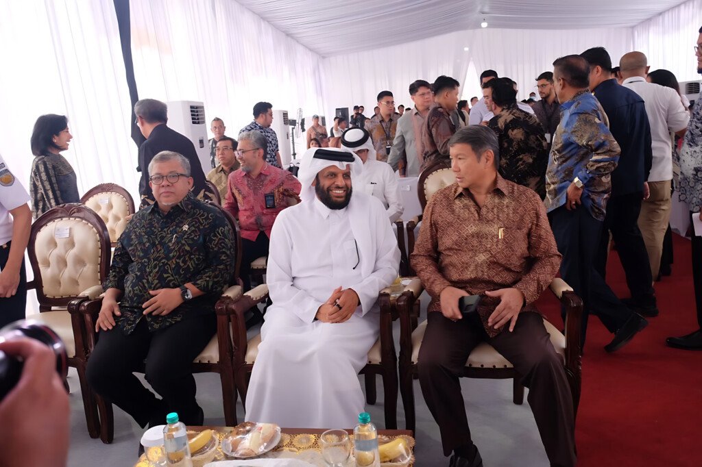 perwakilan qatar dan indonesia duduk bersama di acara pencanangan proyek smart housing tod