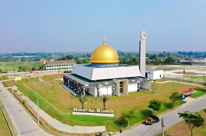 masjid-ar-rahman-citra-maja-city Masjid Ar-Rahman kedua di Citra Maja City dengan kubah emas berdiri kokoh di kawasan hunian Ciputra Group.