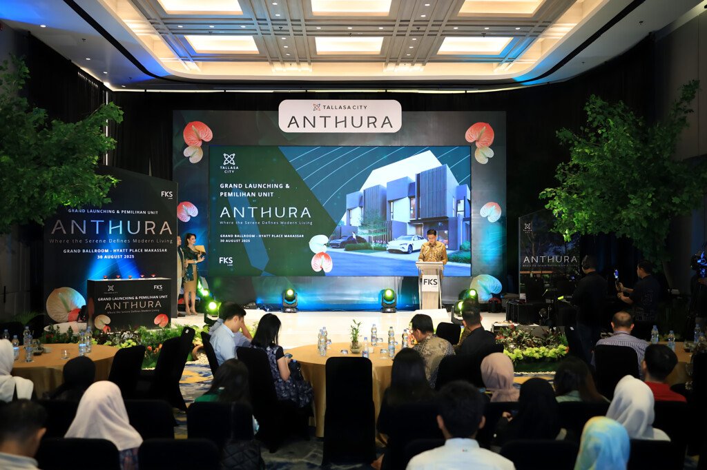 CEO FKS Land Julius Tjokro memberikan sambutan pada Grand Launching Anthura Tallasa City Makassar