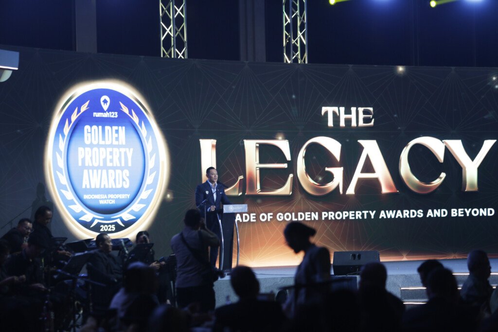 Agus Harimurti Yudhoyono menyampaikan sambutan di panggung Golden Property Awards 2025 bertema The Legacy