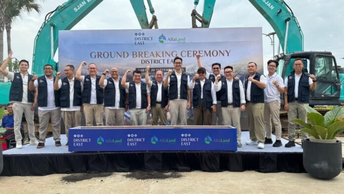 Jajaran direksi True Land dan Alfa Land Group saat seremoni ground breaking District East di Karawang, 20 September 2025.