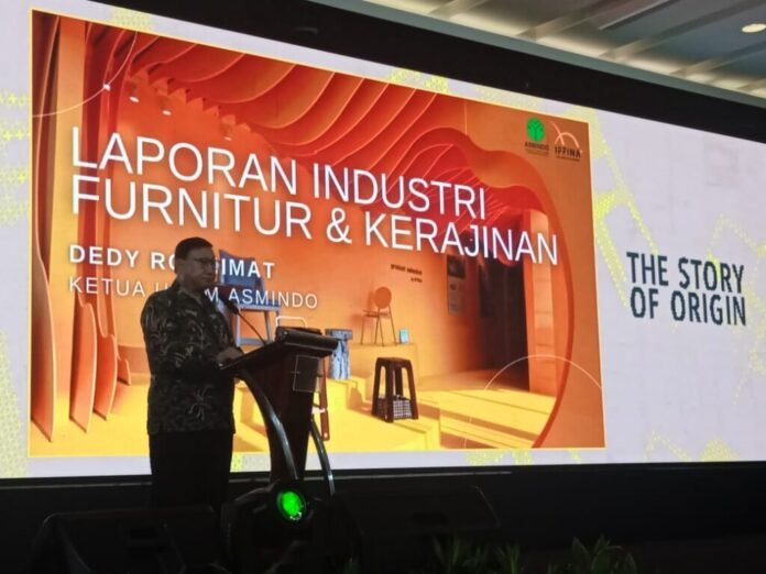 Dedy Rochimat, Ketua Umum Asmindo, memberikan sambutan pada pembukaan IFFINA+2025.