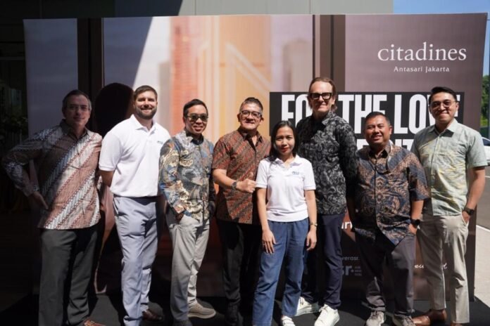 Foto launching Citadines Antasari Place Jakarta bersama jajaran manajemen Paradise Indonesia dan The Ascott Limited.