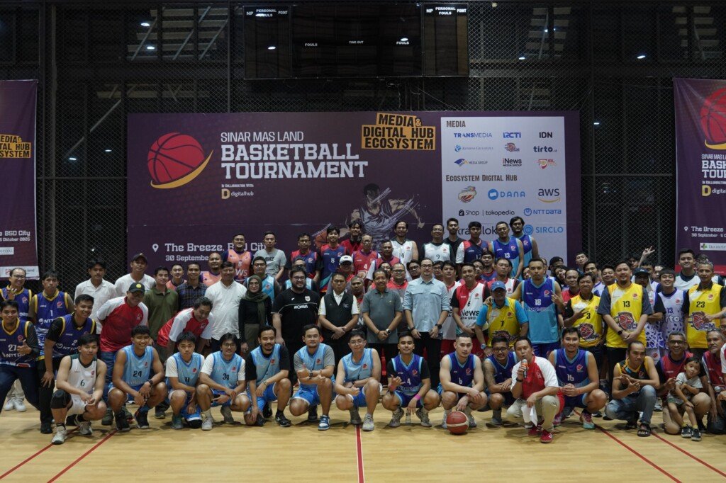 Peserta dan panitia Sinar Mas Land Basketball Tournament 2025 berfoto bersama di Elite Basketball Court, BSD City