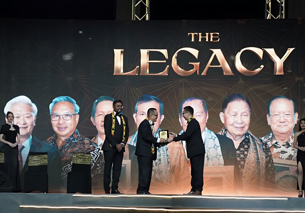 Penerimaan Legacy Awards Muktar Widjaja Sinar Mas Land Golden Property Awards 2025