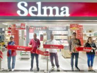 Momen acara pembukaan dan gunting pita toko selma the kings bandung.