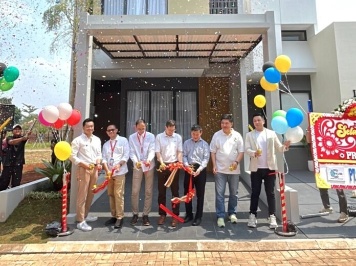 Peluncuran show unit Edelweiss Premier Promenade Depok bersama jajaran manajemen PT Premier Qualitas Indonesia di kawasan Sawangan.
