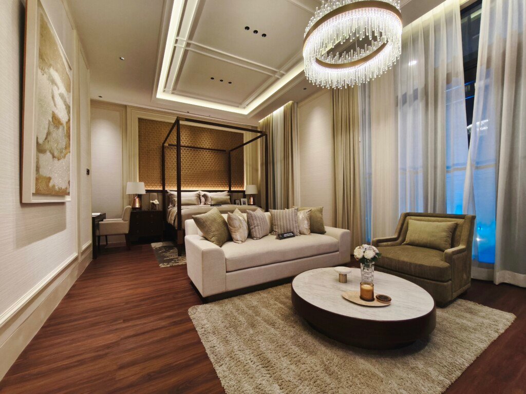 Interior master bedroom Matera Signature dengan desain luxury American Classic