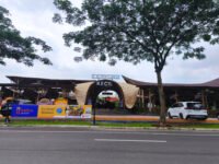 resto kampung kecil paramount petals