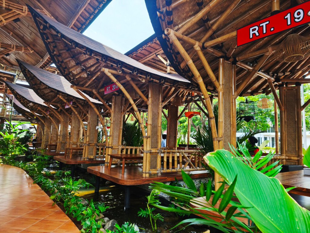 area gazebo kampung kecil paramount petals