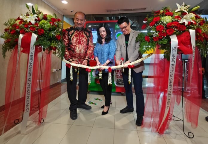 sharp-mesin-rvm-peresmian-plaza-indonesia-plasticpay Peresmian mesin RVM Sharp di Plaza Indonesia