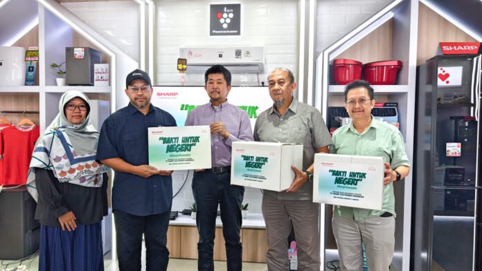 sharp-indonesia-serahkan-donasi-banjir-sumatra-human-initiative Sharp Indonesia Banjir Sumatera