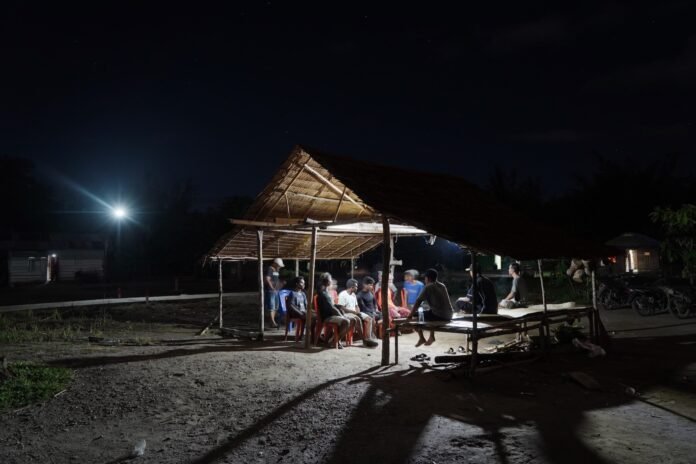 kampung terang hemat energi Signify di Pulau Buru