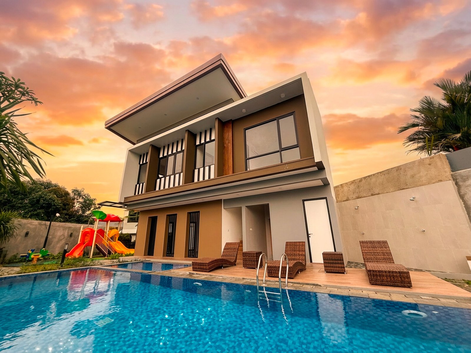 kolam renang di Aksara Clubhouse