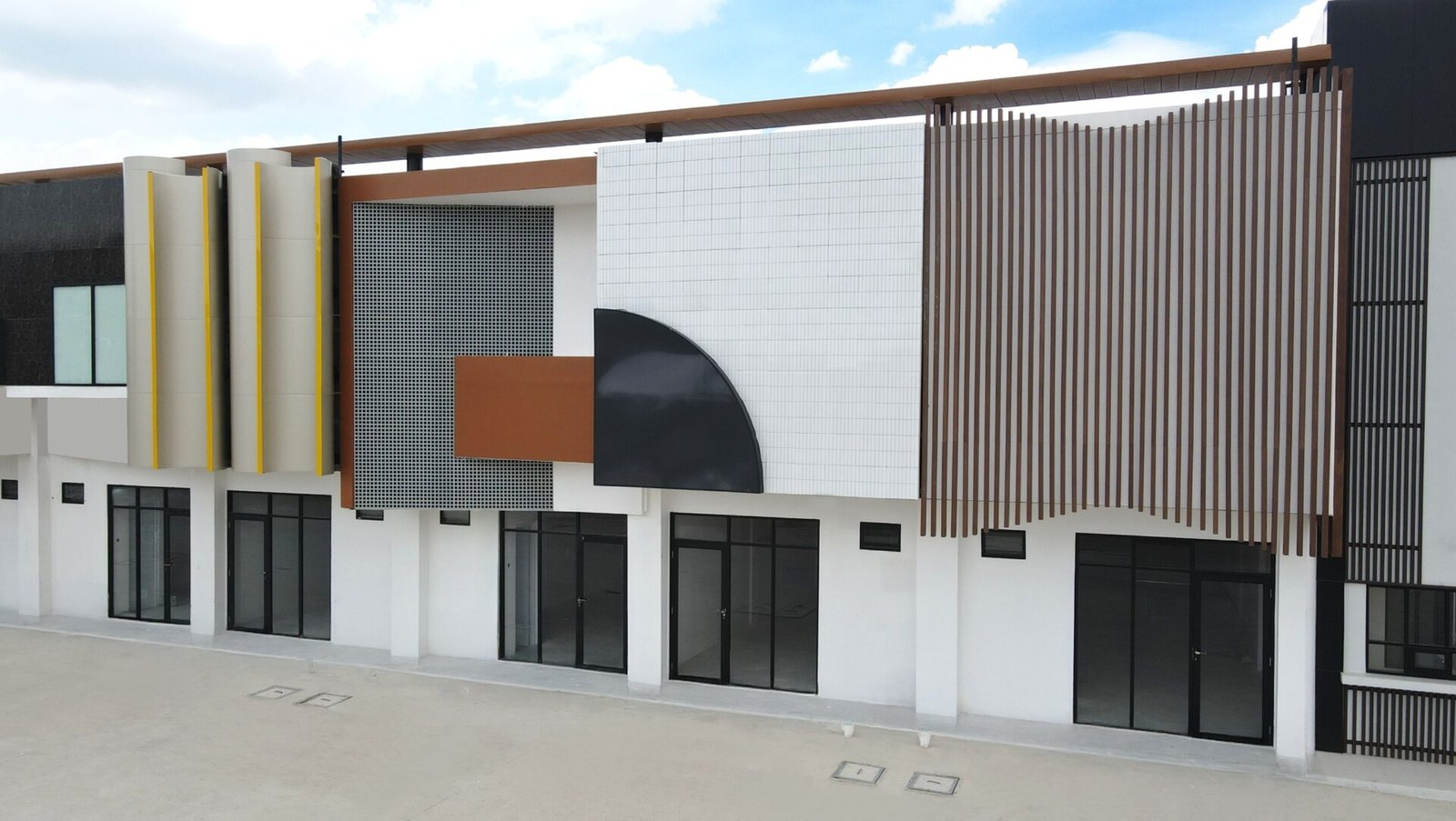 Fasad bangunan multiguna Jababeka Bizpark