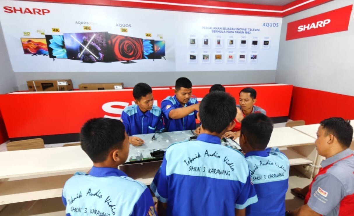 Sharp bangun SDM vokasi