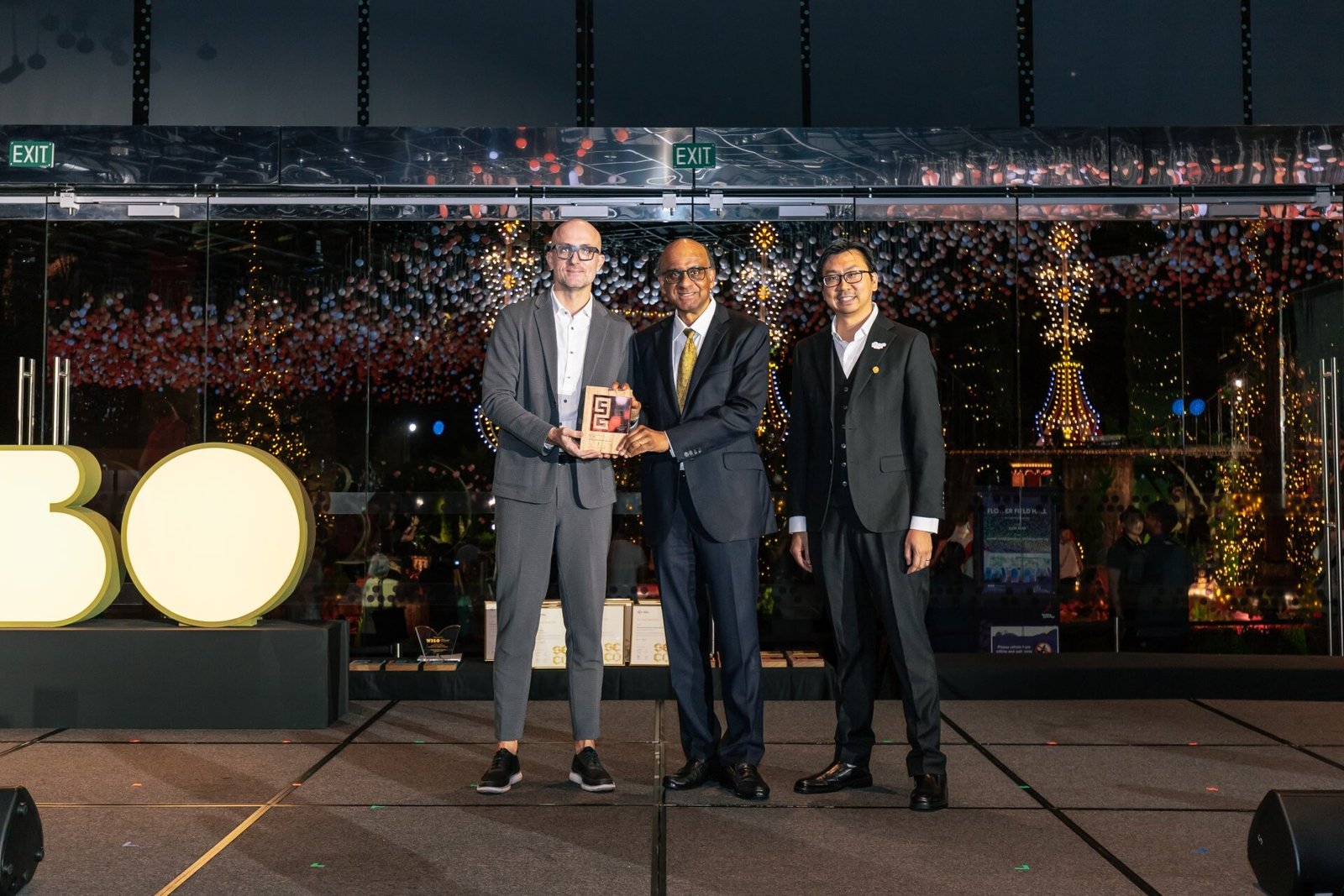 Penyerahan ReMarkable Award kepada LIXIL