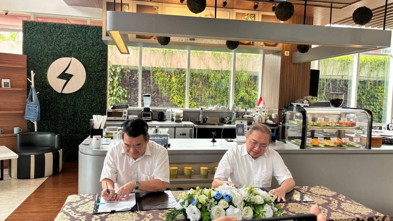 Penandatanganan kerja sama Mosslife Coffee District East Karawang