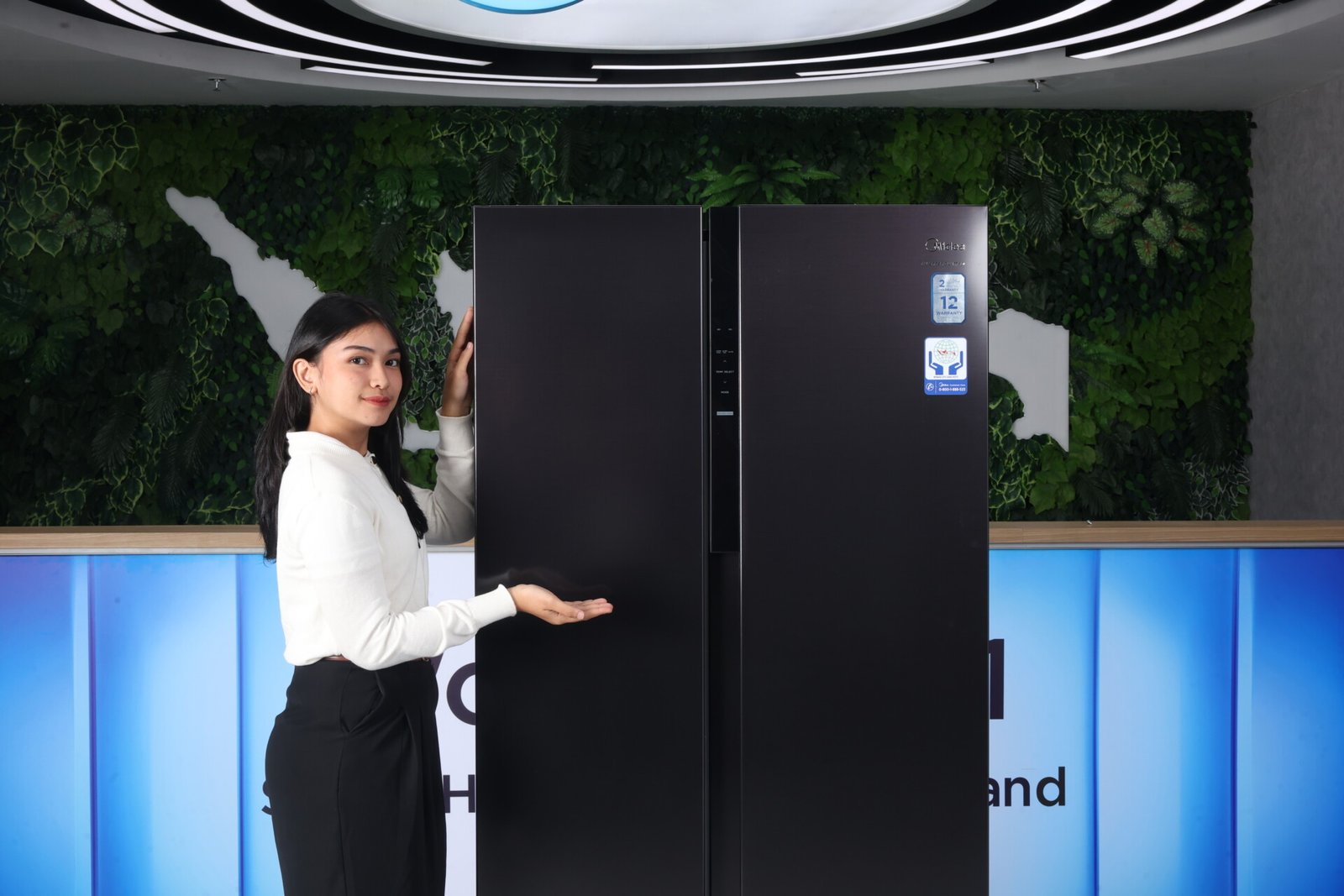 Desain modern Kulkas Side by Side Midea