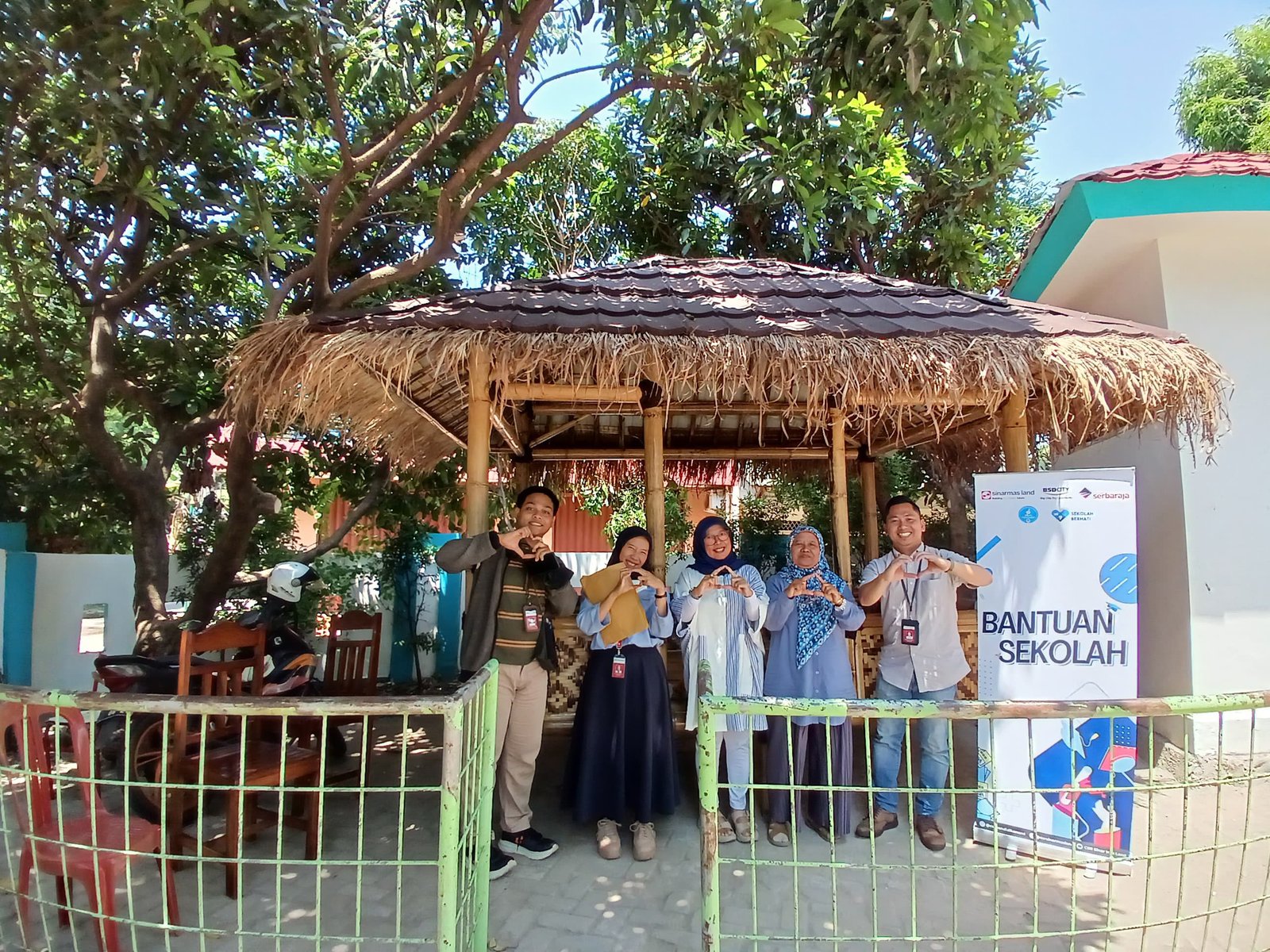 Program bantuan sekolah Sinar Mas Land