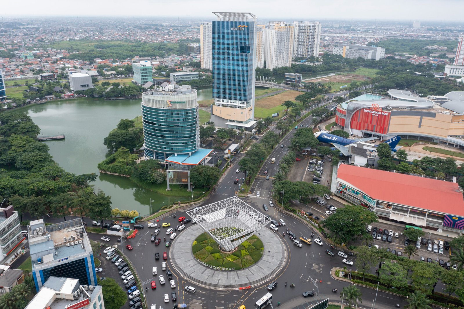 landmark bundaran Summarecon Bekasi