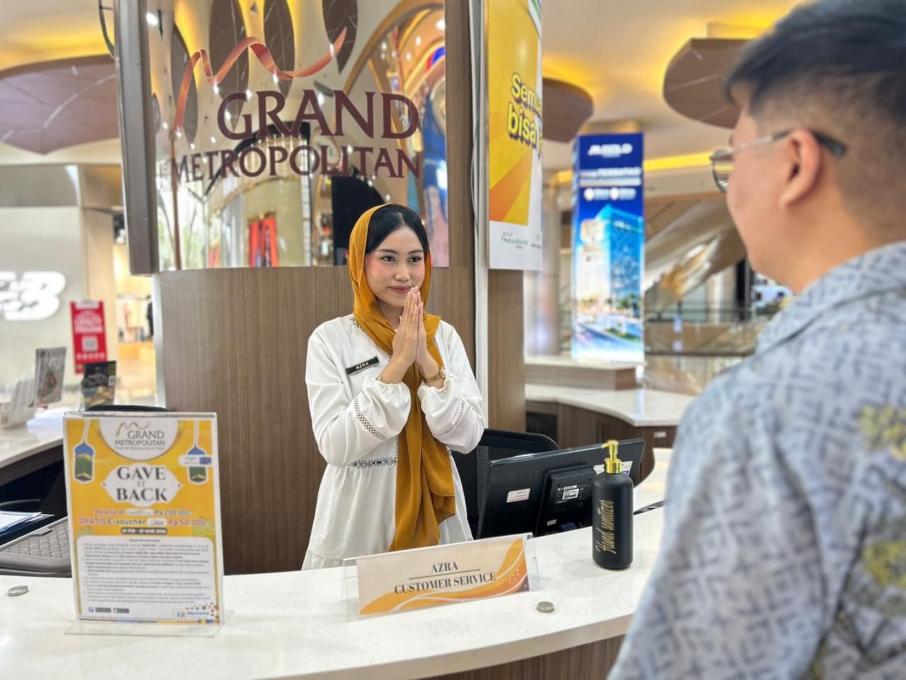 Staf Customer Service Grand Metropolitan Bekasi