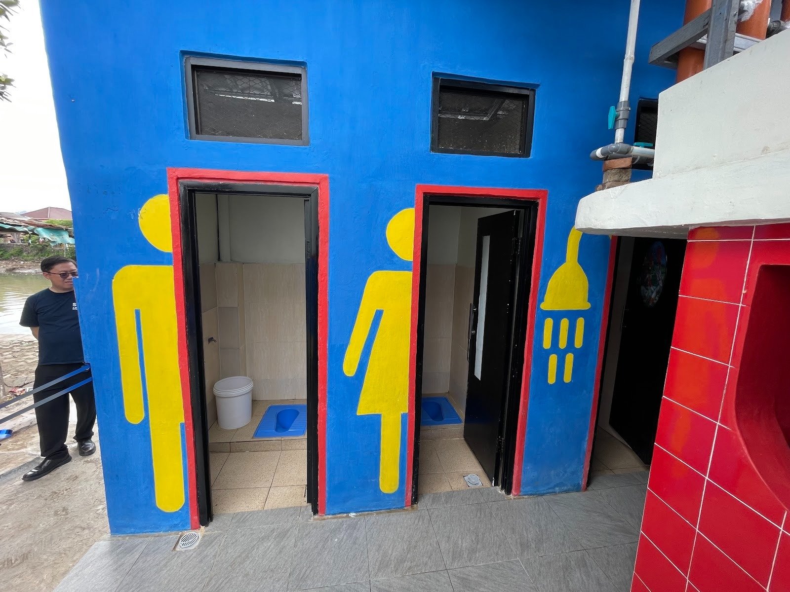 Fasilitas toilet komunal program sanitasi LIXIL di Indonesia