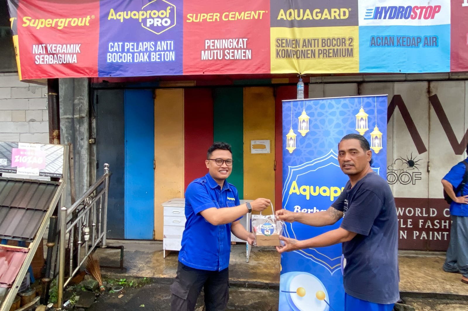 Aquaproof berbagi takjil Ramadan