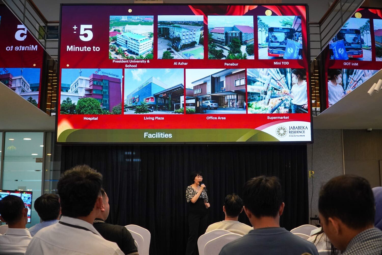 Presentasi fasilitas kawasan Malibu Walk Jababeka