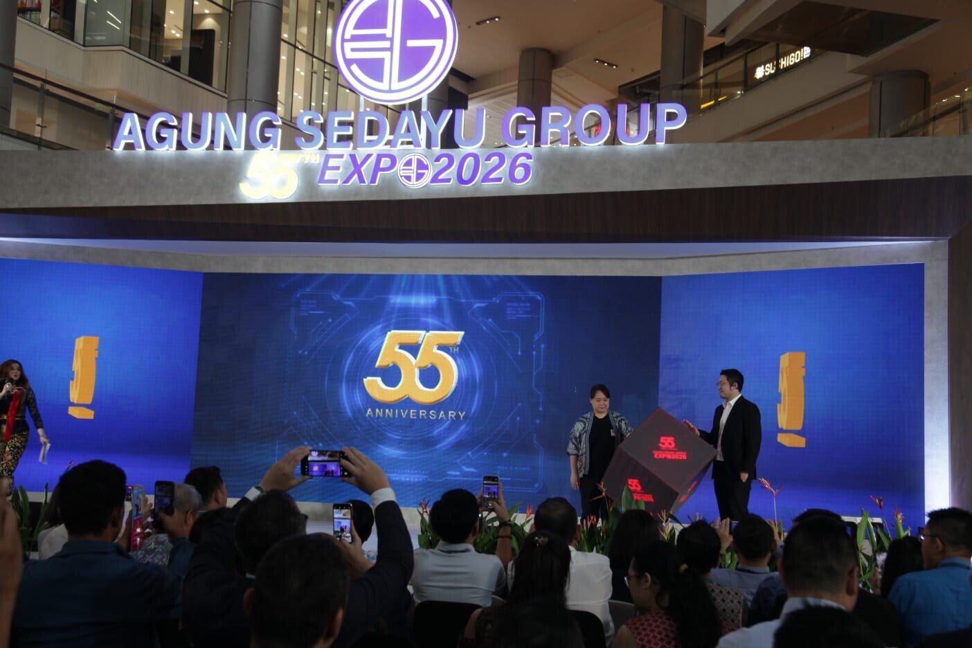 ASG Expo 2026 Agung Sedayu Group menampilkan seremoni peluncuran simbolis dengan cube digital pada perayaan 55th anniversary di PIK Avenue