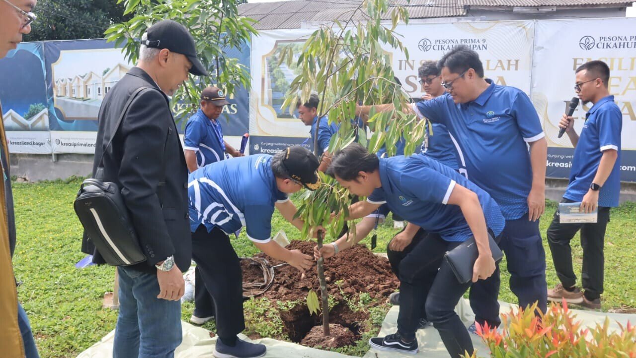 Kegiatan penanaman pohon di Pesona Prima 9 Cikahuripan