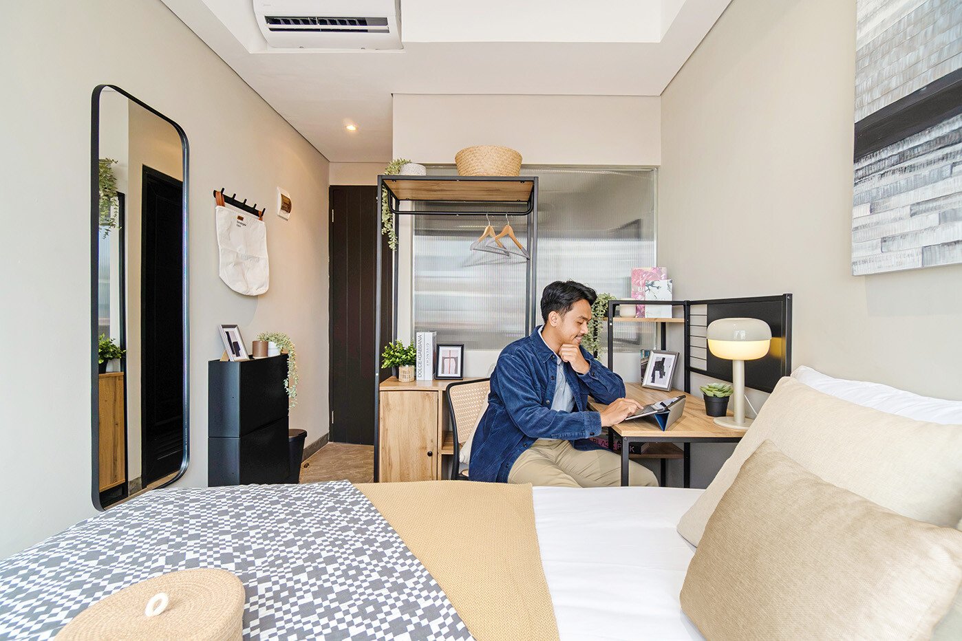 Interior kamar coliving modern Rukita