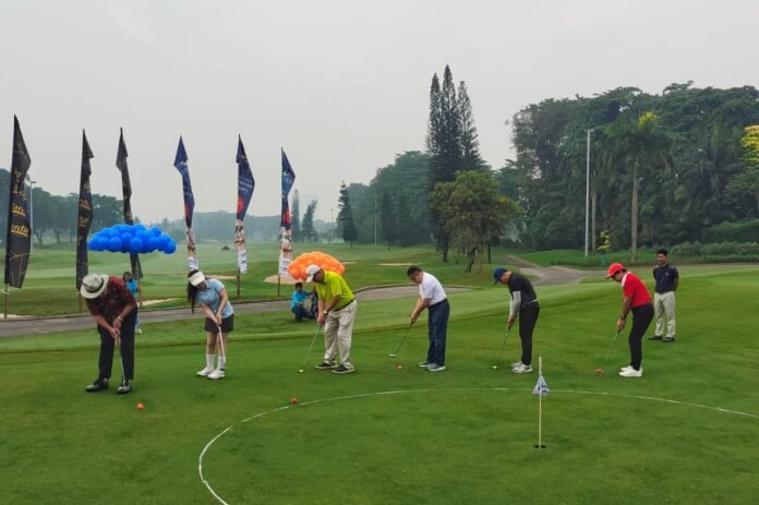 Peserta mengikuti Paramount Annual Golf Tournament 2026 di Gading Raya Golf Club