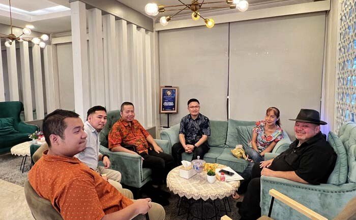 Pertemuan manajemen DADA dan Dulce Cafe by Elise membahas ekspansi bisnis di Plaza Convil Apple 3 Condovilla.