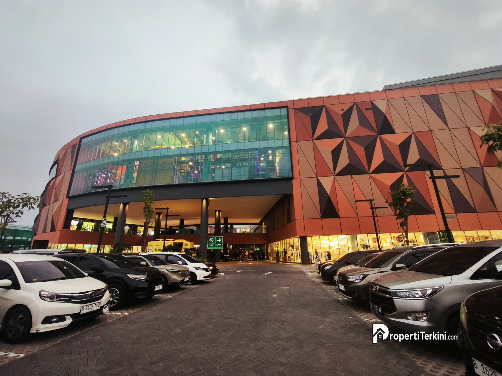 Fasad bangunan 23 Semarang Shopping Center